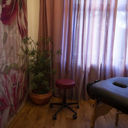 Wellnessraum in der Praxis von Physioteam Wagner Querfurt mit Liege